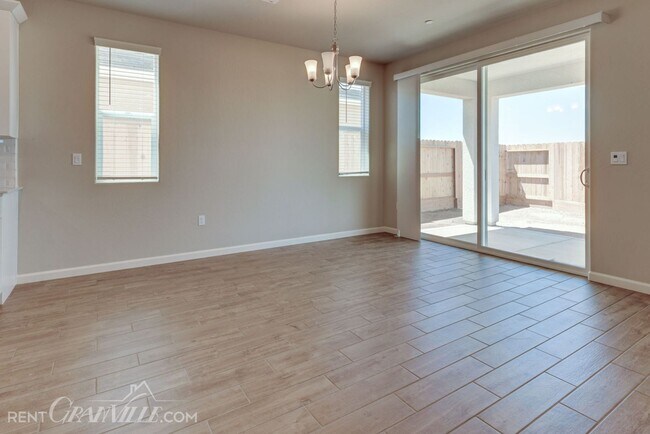 Building Photo - 877 Halford Ln
