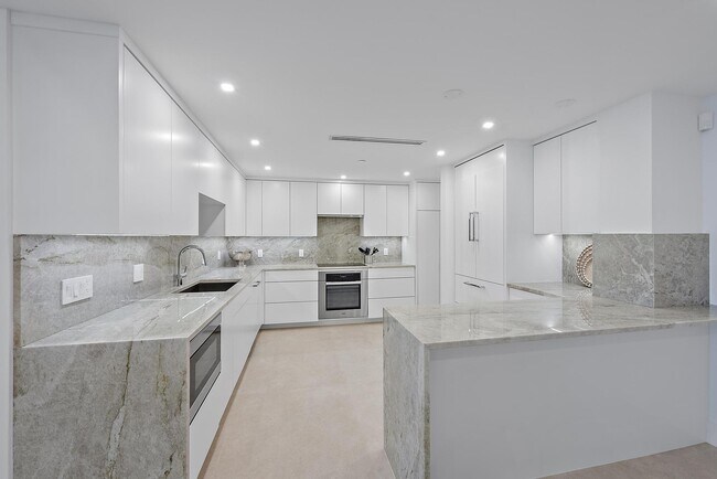 Building Photo - 2600 S Ocean Blvd