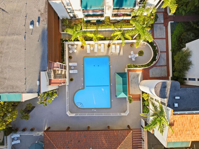 Building Photo - 6333 La Jolla Blvd