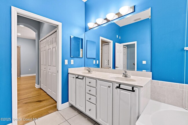 Building Photo - 8657 Villanova Dr
