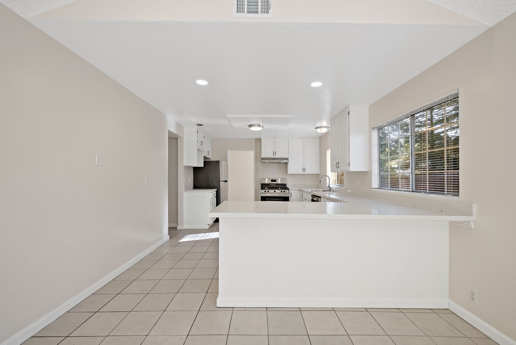 Building Photo - 490 N 5th St
