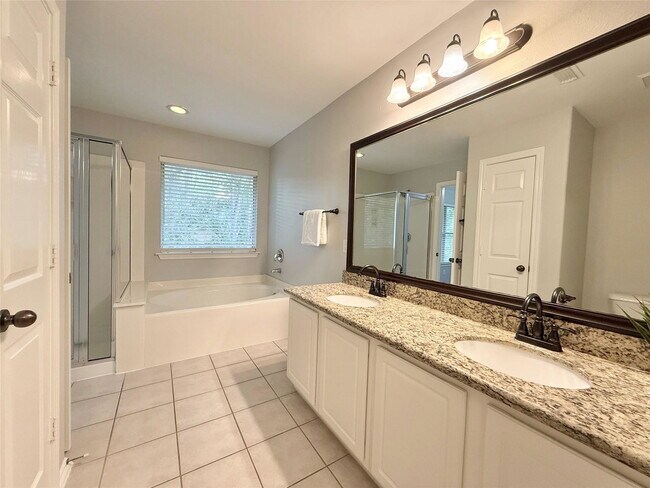 Building Photo - 23 Blue Creek Pl