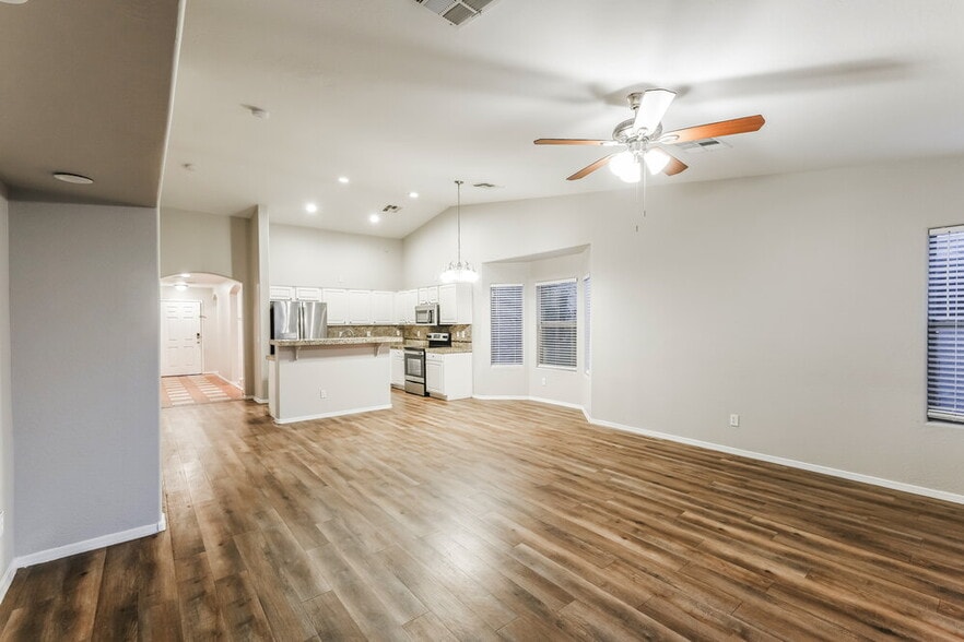 Building Photo - 4608 S 26th Ln
