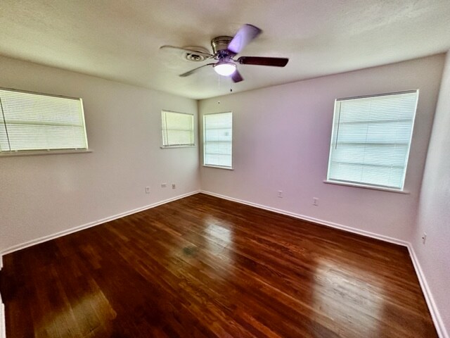 Building Photo - 1400 Royal Oaks Dr