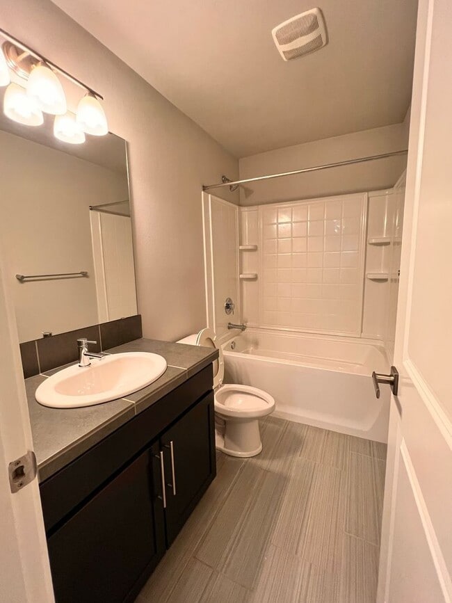 Building Photo - 3Bd/3Ba Lynnwood Townhouse