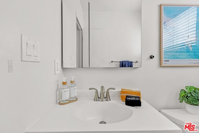 Building Photo - 15006 Burin Ave