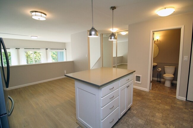 Building Photo - 4 Touchstone Dr