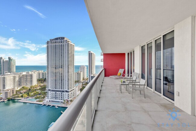 Building Photo - 2602 E Hallandale Beach Blvd
