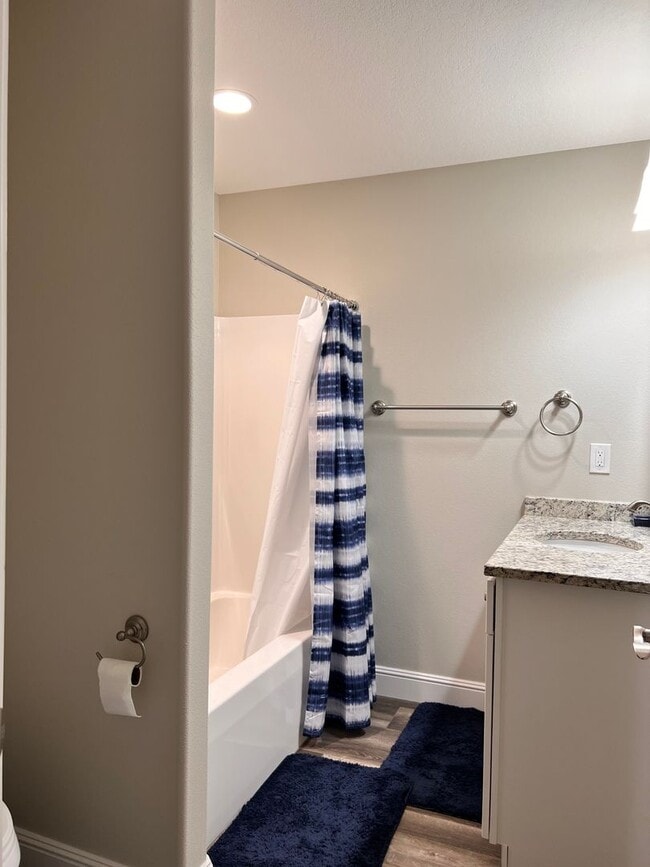 Building Photo - 3 Bedroom 2 Bathroom home