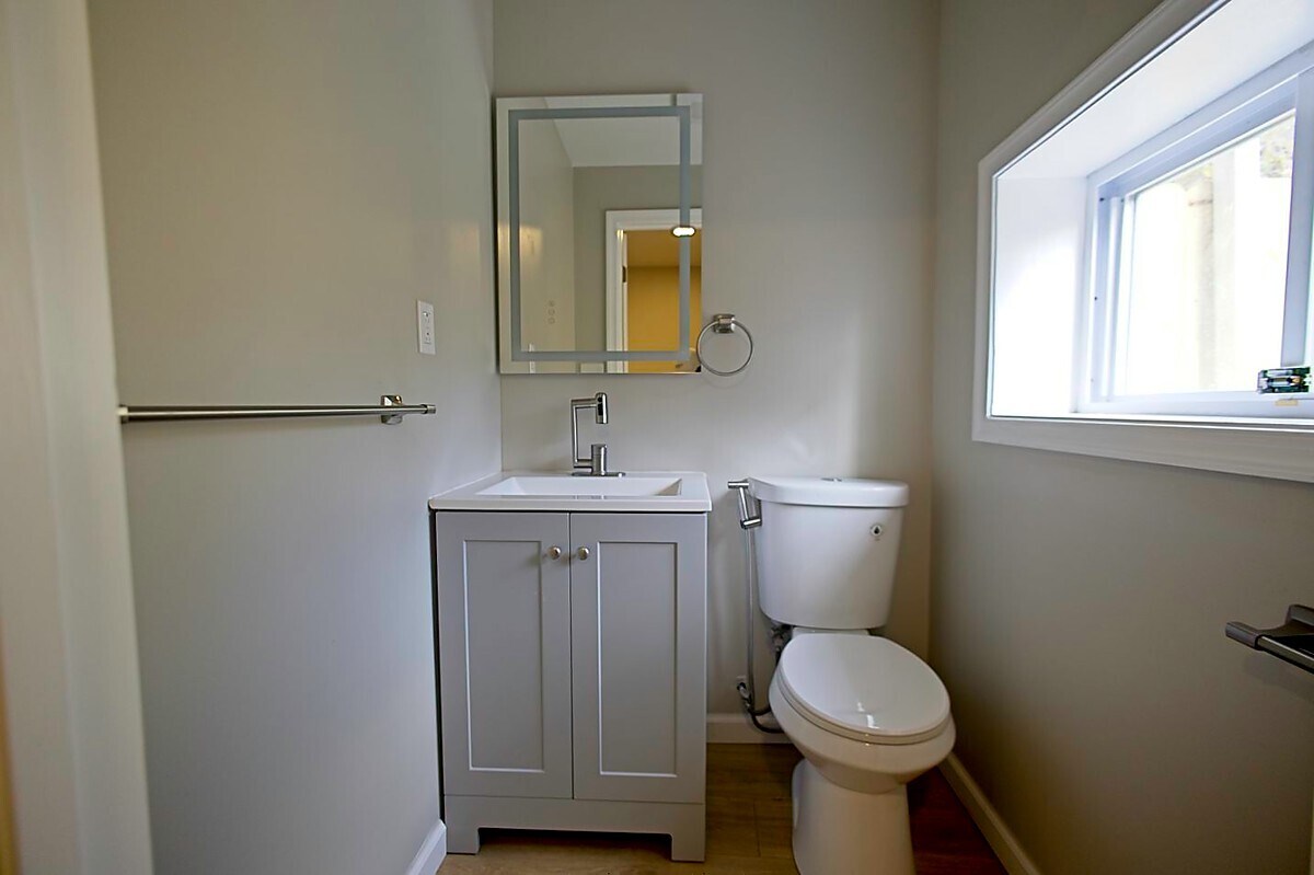 Building Photo - 1961 N Croskey St