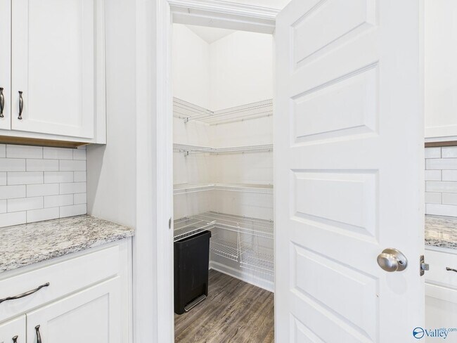 Building Photo - 149 Fernhill Dr NW