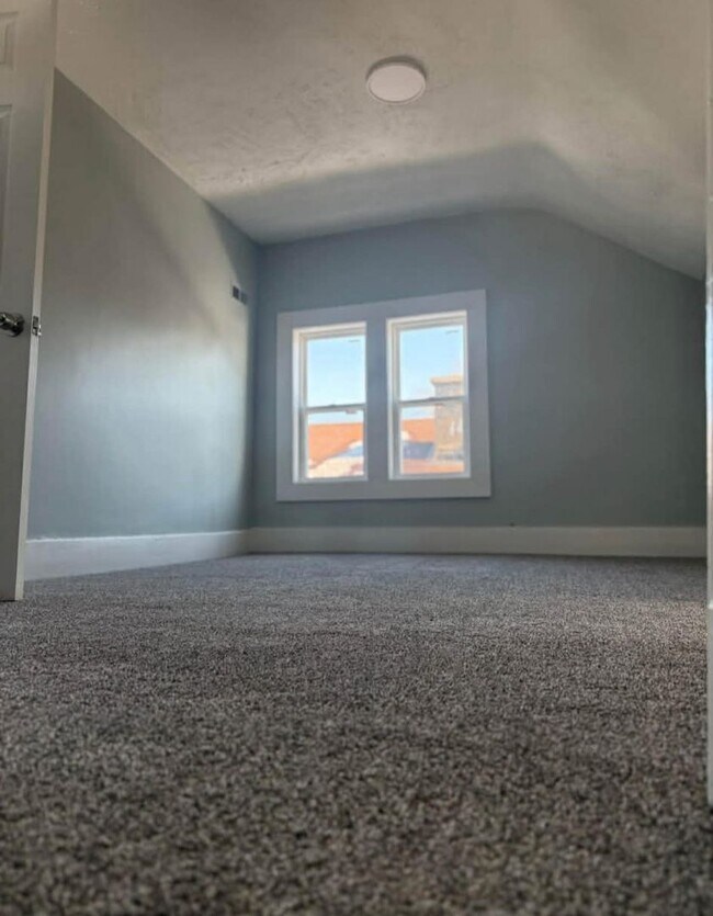 Building Photo - Remodeled two bedroom gem!