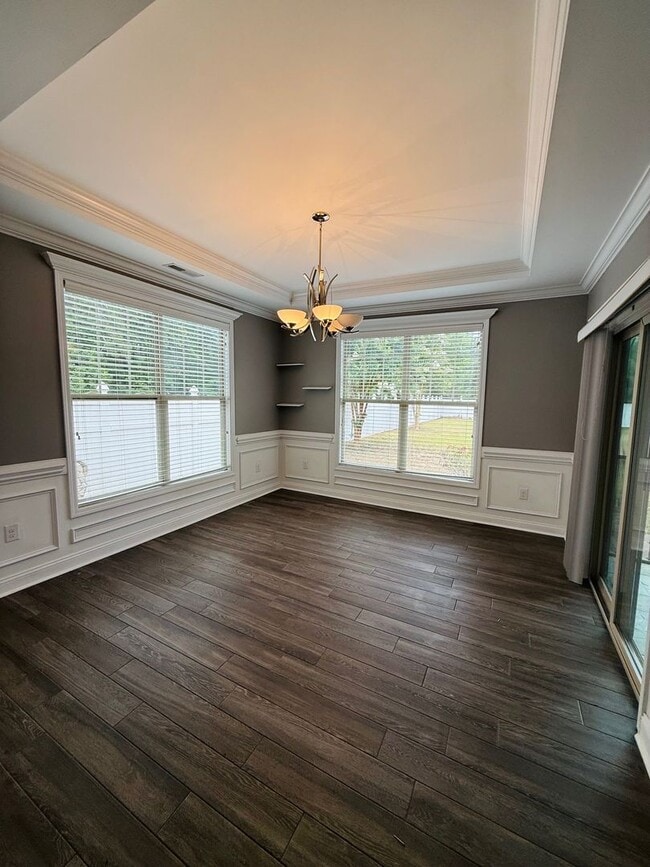 Building Photo - Hidden 4 bedroom, 2.5 bathroom Gem!