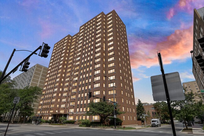Primary Photo - 2909 N Sheridan Rd