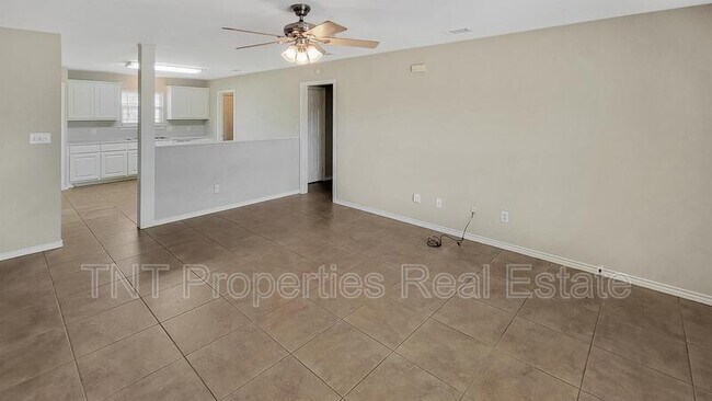 Building Photo - 9902 Risky's Ranch Dr