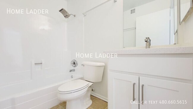 Building Photo - Spacious Townhouse in Tempe!