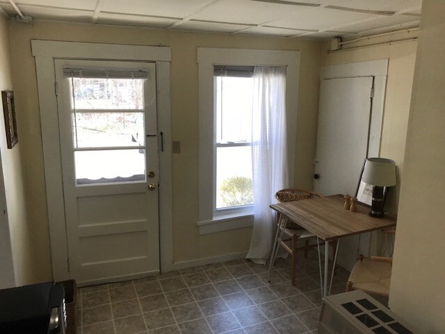 Building Photo - 697 Main St