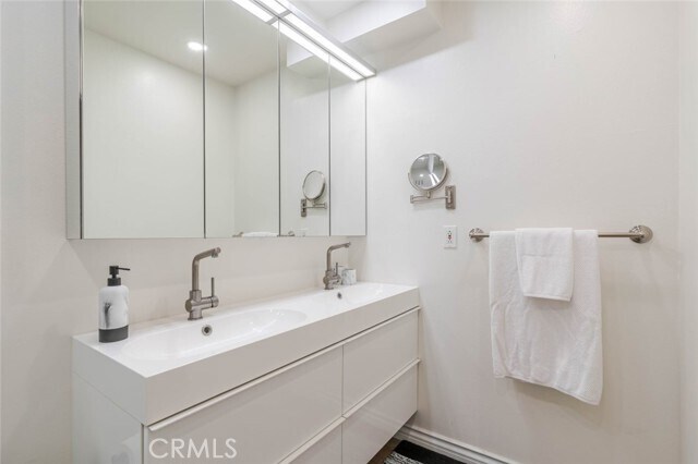 Building Photo - 11813 Ellice St