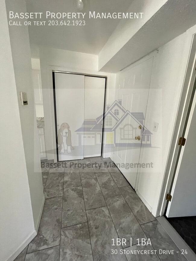 Building Photo - 30 Stoneycrest Dr