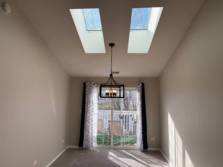 Building Photo - 2947 Rutland Cir