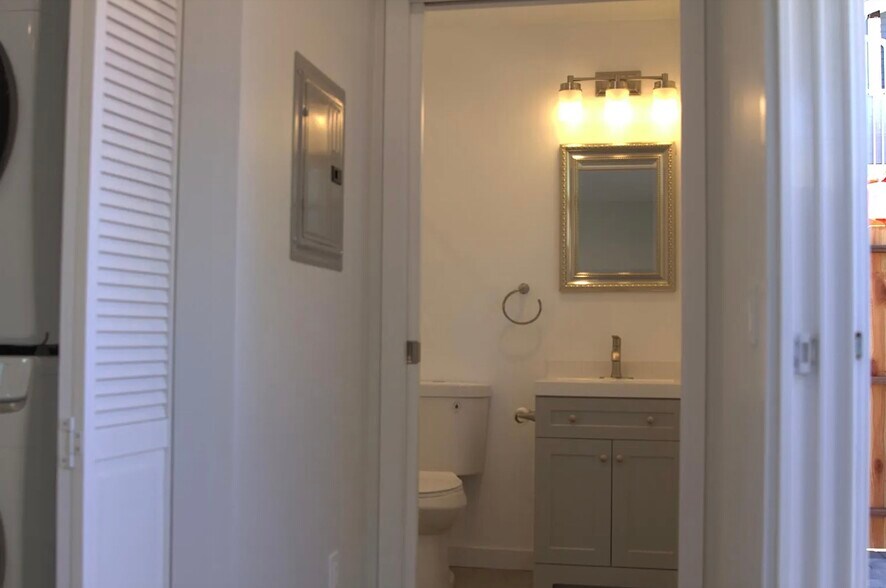 Building Photo - 5246 Canoga Ave