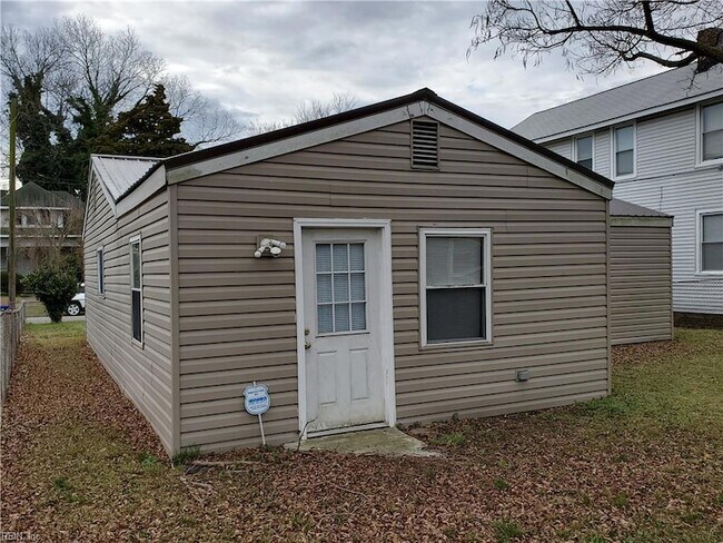 Building Photo - 1410 W 39th St