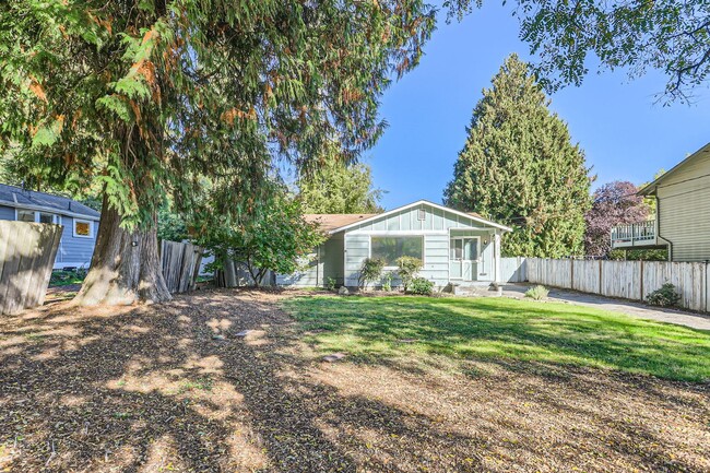 Building Photo - Updated 3 Bed 1.5 Bath Shoreline Home with...