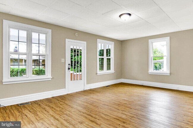Building Photo - Charming 3 bedroom Home Located in CD East Schools Oberlin area
