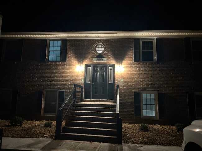 Building Photo - 5290 Waterlick Rd