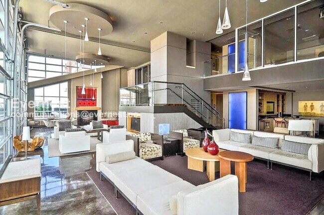 Building Photo - Modern 1-Bedroom Condo with City Views in Prime Nashville Location / Available Now!