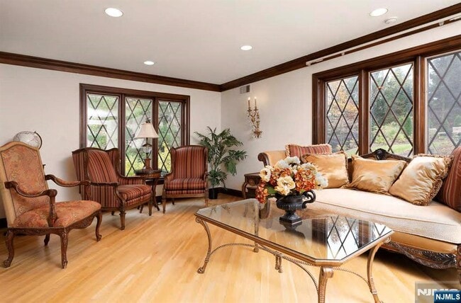 Building Photo - 39 Springhouse Rd
