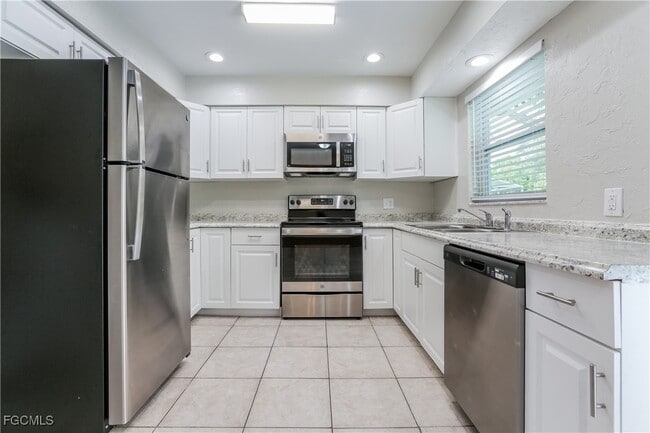 Building Photo - 282 Lorraine Ave