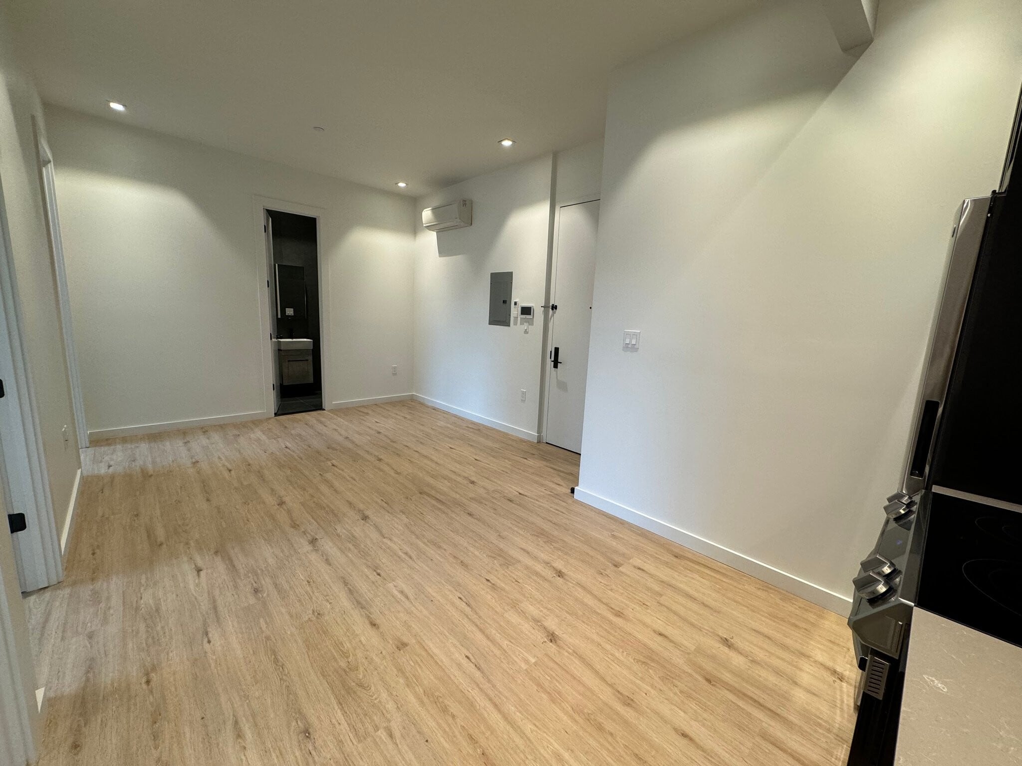 Building Photo - 23 Eldert St