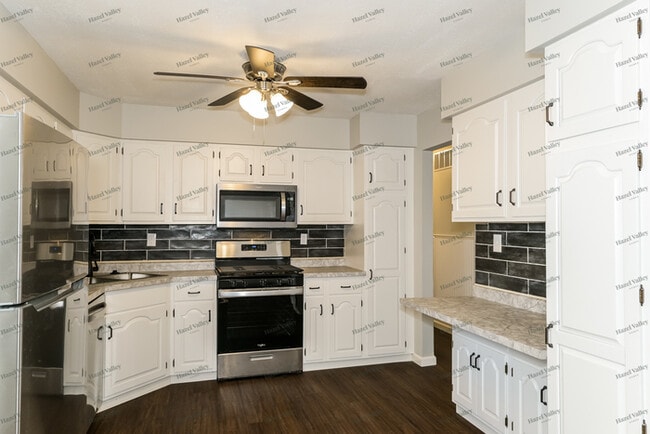 Building Photo - 1100 Ozment Dr