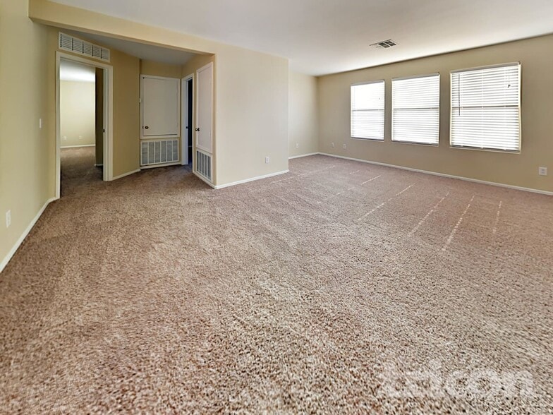 Building Photo - 8505 N 64th Ln