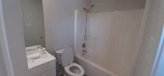Building Photo - 426 Summer Dr