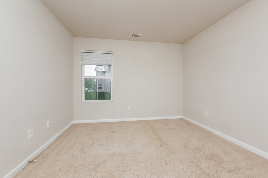 Building Photo - 405 Invector Ct