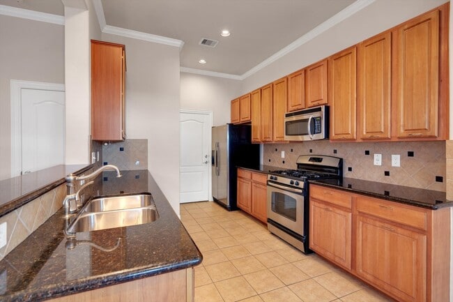 Building Photo - 3414 Home St