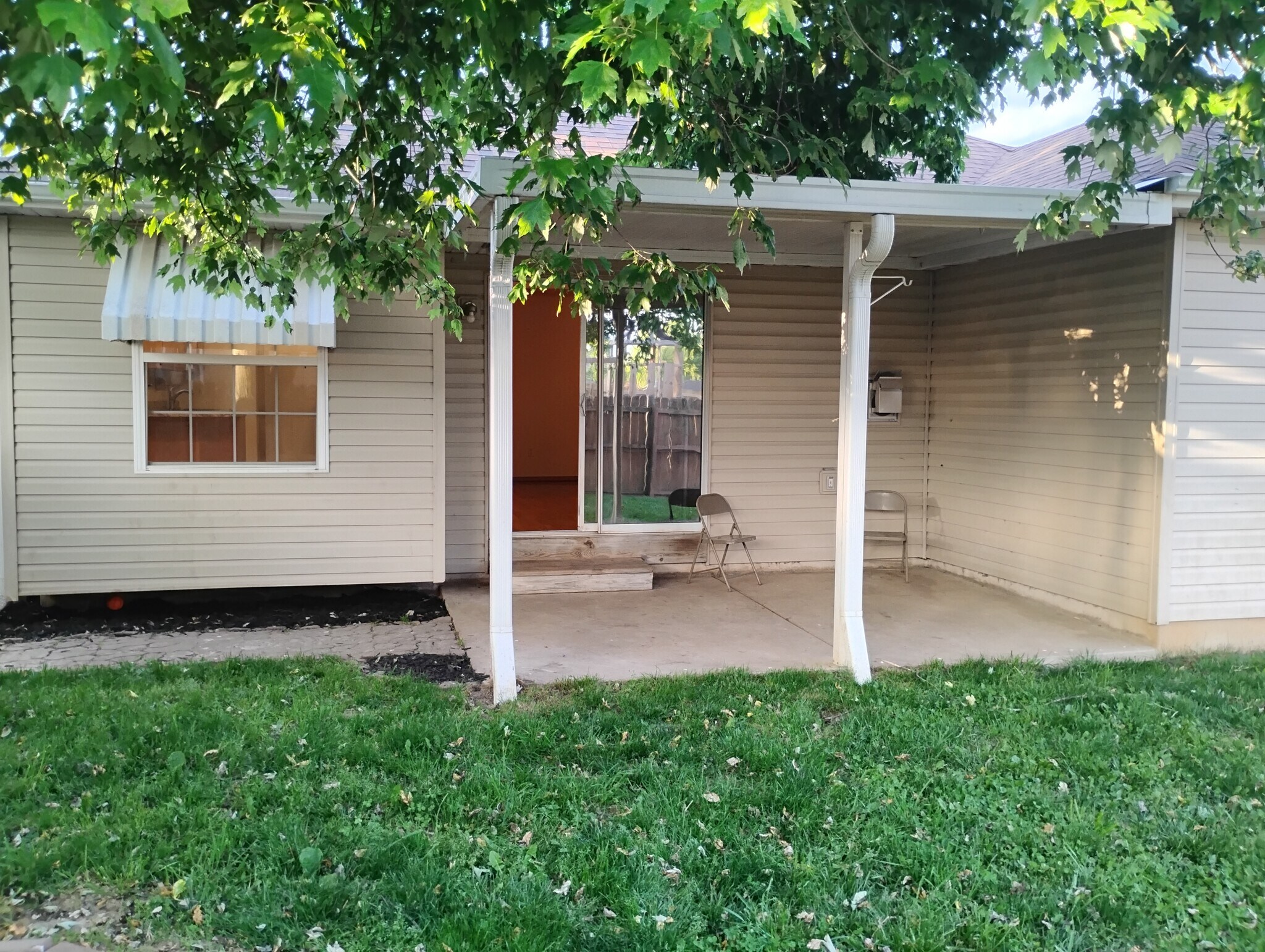 Building Photo - 428 W White Ash Rd