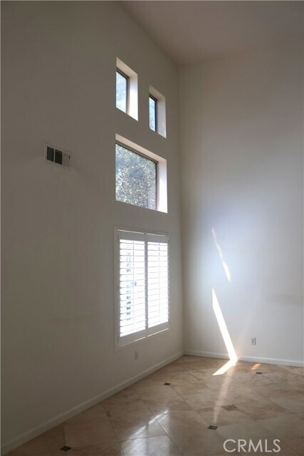 Building Photo - 17 Cagney
