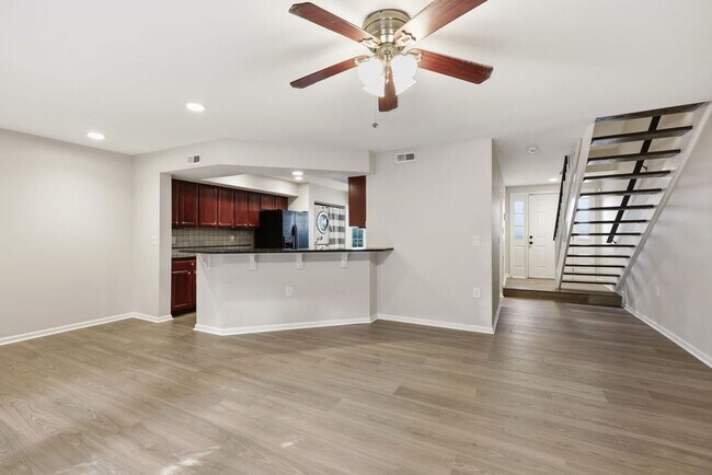Building Photo - Modern 3BD, 2.5BA North Raleigh Townhome with Upgrades in a Prime Location Near Top Shopping, Din...
