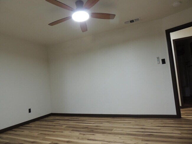Building Photo - 2816 Catalina Dr