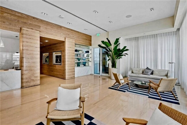 Building Photo - 401 N Birch Rd