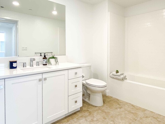 Building Photo - 1893 Union St