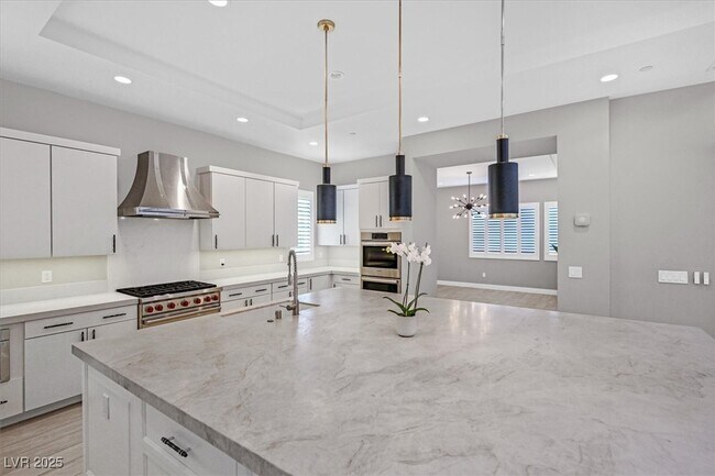 Building Photo - 65 Garibaldi Wy