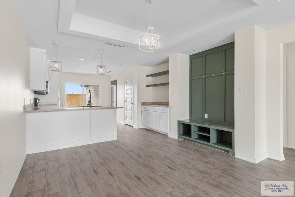 Building Photo - 690 Seminole Ln