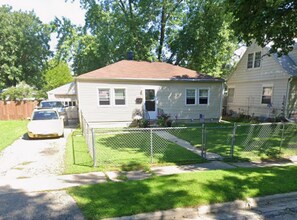 Building Photo - Cozy Two Bedroom House with Detached Garage