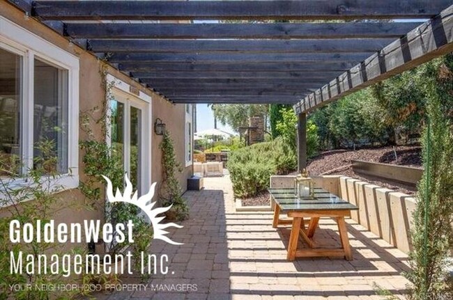 Building Photo - Luxurious 4Bdm 3Ba Escondido Estate with R...