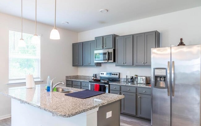 Building Photo - 706 Lenox Dr