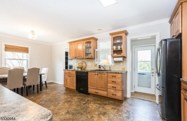 Building Photo - 7 Evergreen Terrace